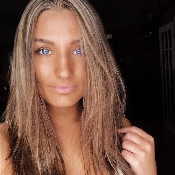 Meet your Posher, Zoe - Picture 2 of 5